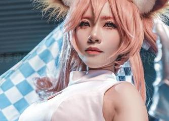 在Uki雨季中绽放，私房图集展现的奢华套装透出时尚灵感