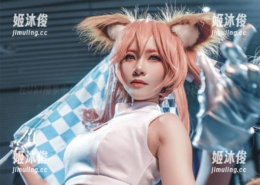 Uki雨季 在Uki雨季中绽放,私房图集展现的奢华套装透出时尚灵感