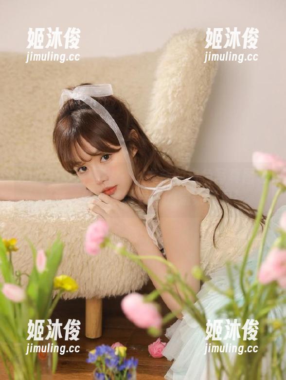 XIAOYU语画界-小尤奈 XIAOYU语画界 - 小尤奈的白色写真图包精选,倾心演绎春日的温柔气息!