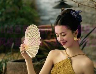 XIAOYU语画界 – 图片鉴赏：杨紫嫣展现都市风格装扮及修长美腿的原图之美