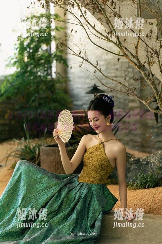 XIAOYU语画界-杨紫嫣 XIAOYU语画界 - 图片鉴赏:杨紫嫣展现都市风格装扮及修长美腿的原图之美