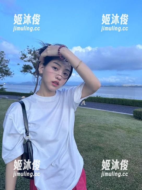 XINGYAN星颜社-陆梓琪 XINGYAN星颜社 - 视觉盛宴:陆梓琪的美脚图集,展现她的独特风格与优雅气质