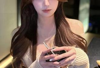 Xiuren秀人网 – 在Jennifer小若的透明世界里，发现写真与图片碰撞出的艺术火花