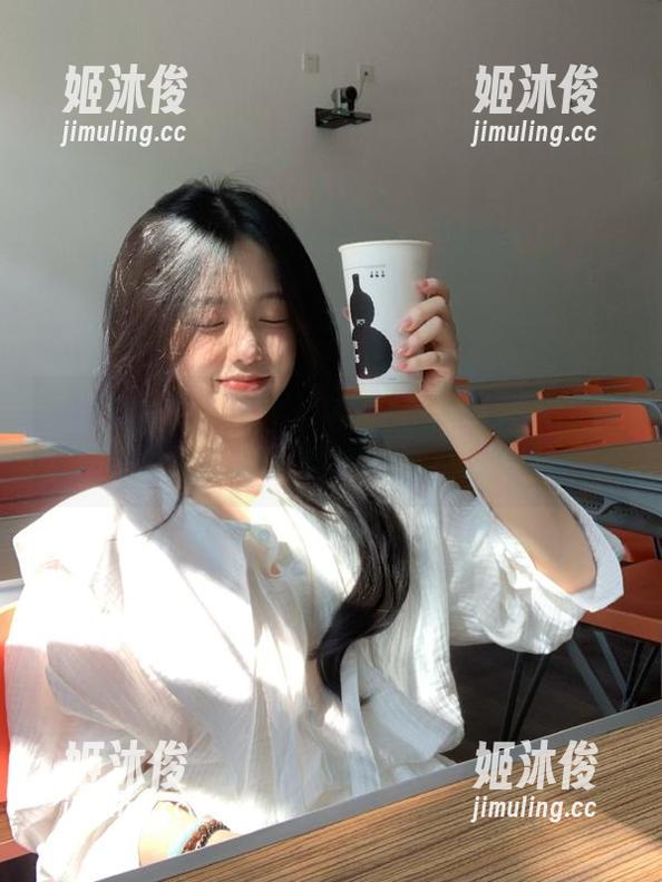 Xiuren秀人网-Lucky沈欢欣 Xiuren秀人网 - Lucky沈欢欣长腿写真集,原图分享:其实我也不太会拍!