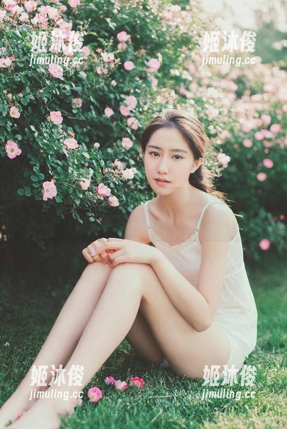 Xiuren秀人网-Niki可雅 Xiuren秀人网 - 高清Niki可雅皮衣风格写真,免费下载,展现个性与时尚潮流!