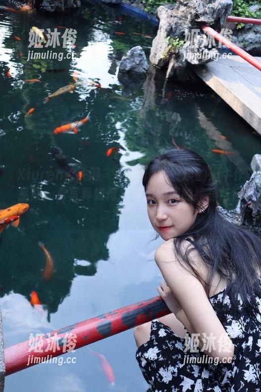 Xiuren秀人网-Olivia童安琪 Xiuren秀人网 - Olivia童安琪的奶牛作品集:看写真如何描绘田园间的纯净与自然之美