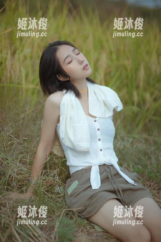 Xiuren秀人网-tina_甜仔 Xiuren秀人网 - 跟随tina_甜仔的脚步,在天台体验她的私拍与迷人美图的双重魅力!