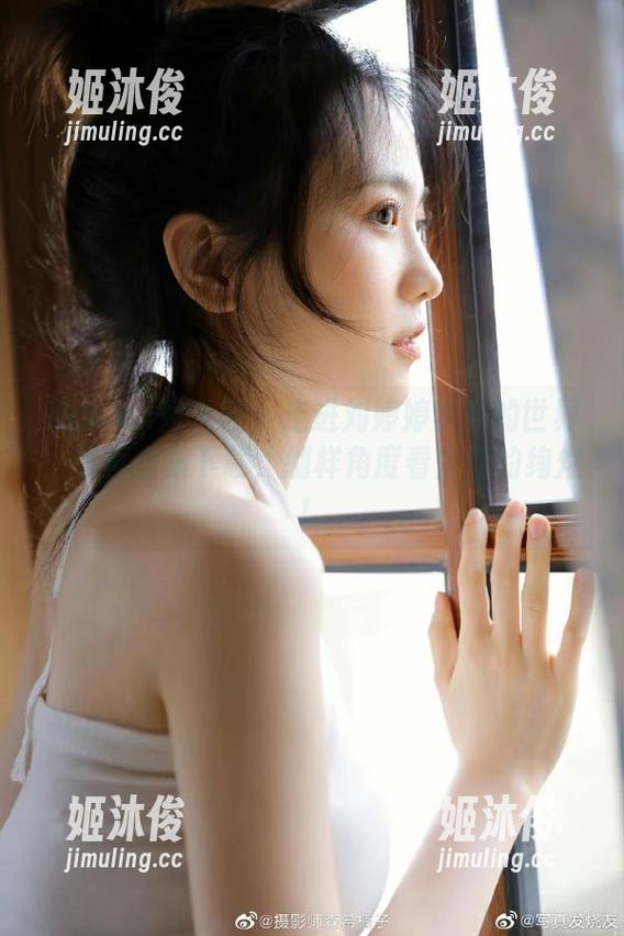 Xiuren秀人网-刘婷婷 Xiuren秀人网 - 走进刘婷婷学姐的世界:写真合集下载,别样角度看生活的绚烂!