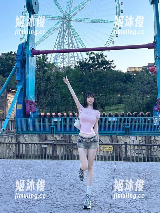 Xiuren秀人网-小逗逗 Xiuren秀人网 - 一组小逗逗的镂空高清照片,让你瞬间想到了“我也想变透明”!