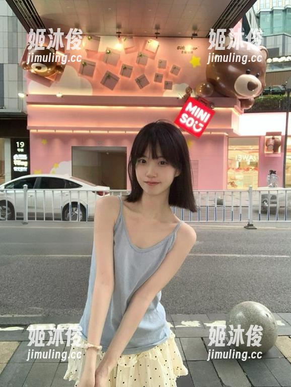 Xiuren秀人网-星小兔Meetu Xiuren秀人网 - “星小兔Meetu”创意写真集分享:吊带风格尽显个人独特魅力与时尚态度!