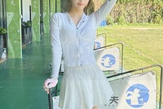 Xiuren秀人网 – 高清图库中的月野兔美妞教室，青春无敌的写真魅力！