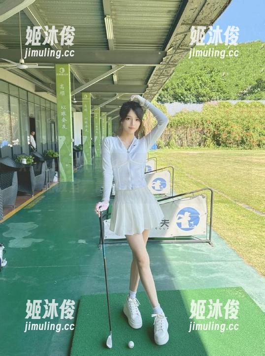 Xiuren秀人网-月野兔美妞 Xiuren秀人网 - 高清图库中的月野兔美妞教室,青春无敌的写真魅力!