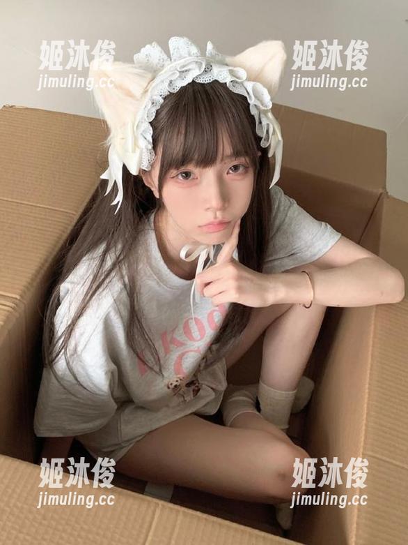 Xiuren秀人网-李雅柔182CM Xiuren秀人网 - 李雅柔182CM户外写真集:最真实的瞬间与原创照片原图分享