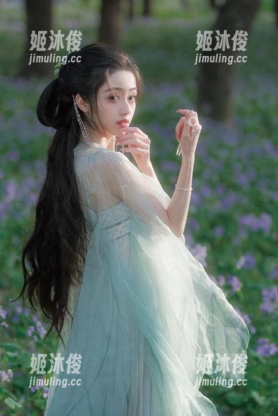 Xiuren秀人网-梦心玥 Xiuren秀人网 - 梦心玥温柔私房写真合集,满满的少女心与柔情
