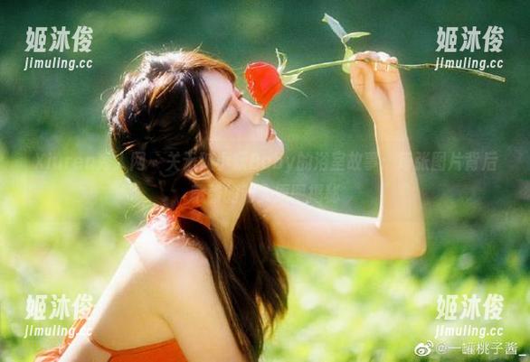Xiuren秀人网-狐小妖Baby Xiuren秀人网 - 关于狐小妖Baby的浴室故事:每张图片背后藏着的动人原图揭秘