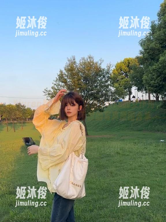 Xiuren秀人网-王梓童Doirs Xiuren秀人网 - 王梓童Doirs的女仆角色:一组让人忍俊不禁的写真原图合集