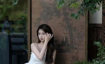 Xiuren秀人网 – 芭比KIKI的纯白奇遇：超赞写真作品下载，带你体验浪漫！