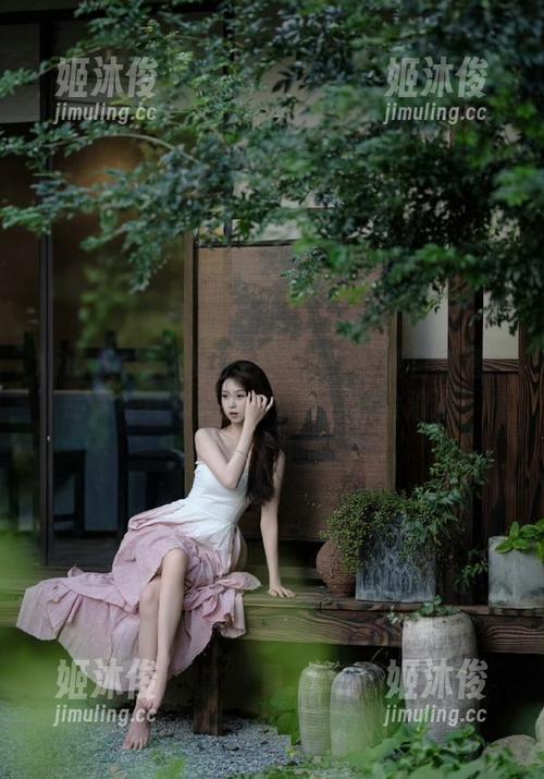 Xiuren秀人网-芭比KIKI Xiuren秀人网 - 芭比KIKI的纯白奇遇:超赞写真作品下载,带你体验浪漫!