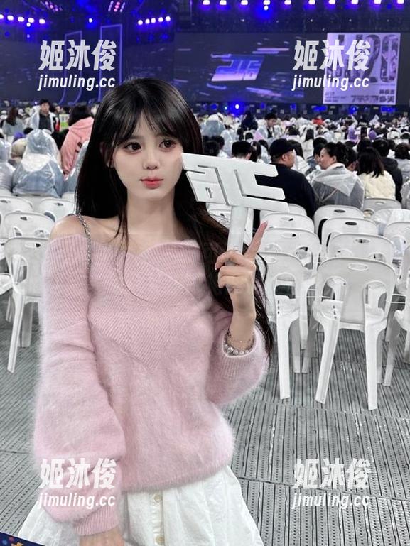 Xiuren秀人网-苏可er Xiuren秀人网 - 苏可er呈现户外写真集,带你走进惊艳的原图世界
