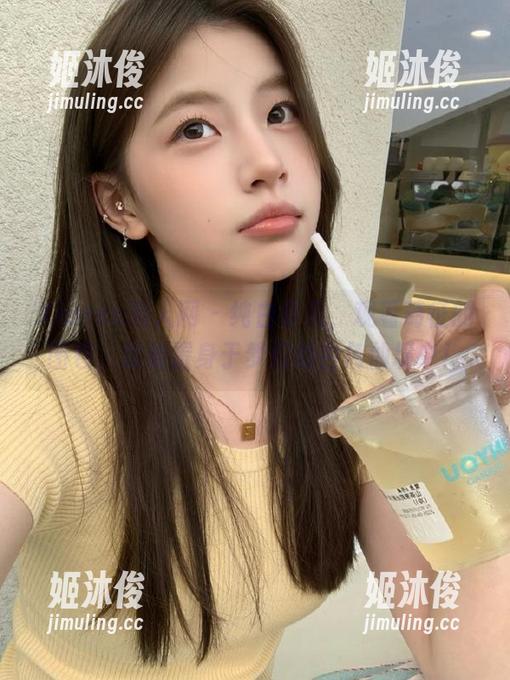 Xiuren秀人网-葛征 Xiuren秀人网 - 纯白非凡,观看葛征的图包,犹如置身于梦幻的白色仙境中!