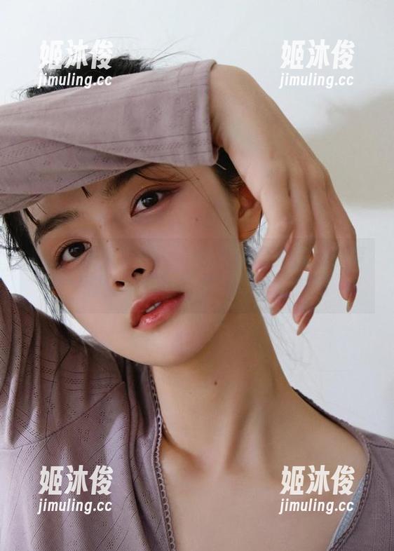 Xiuren秀人网-谢小蒽 Xiuren秀人网 - 走进谢小蒽的视觉故事,剧情写真套图展现纯真与魅力