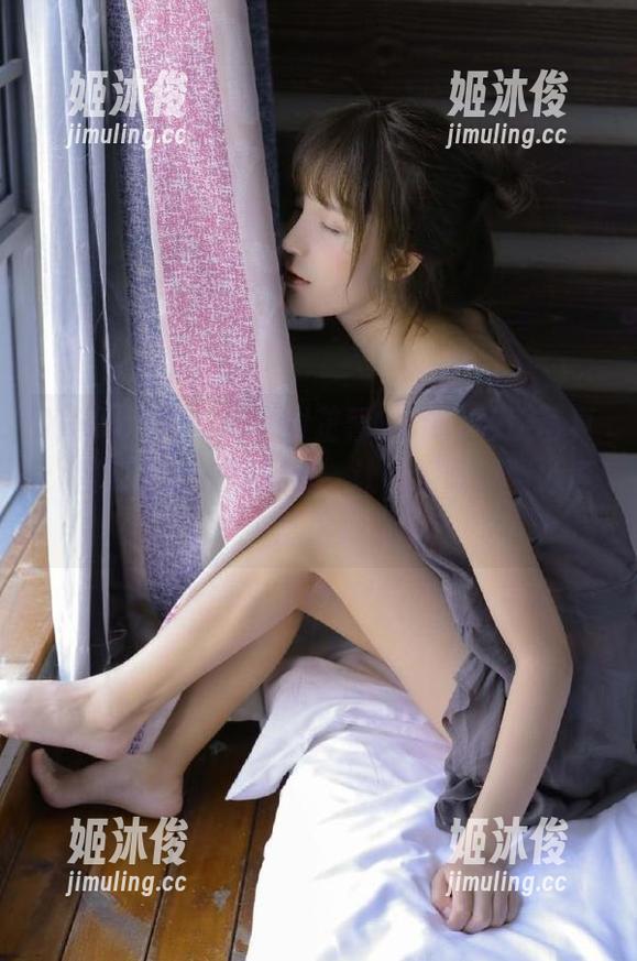 Xiuren秀人网-谢芷馨Sindy Xiuren秀人网 - 谢芷馨Sindy校服写真:图库里的校园风暴,让你瞬间校园小鹿乱撞!