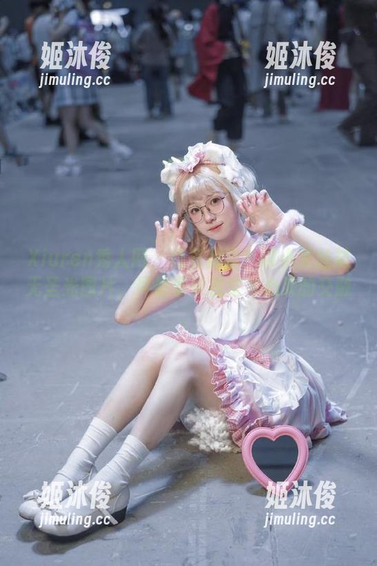 Xiuren秀人网-谭小灵 Xiuren秀人网 - 感官盛宴!谭小灵丝袜无圣光图片,尽情享受视觉与心灵的交融。