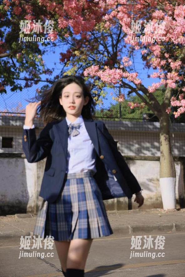 Xiuren秀人网-轩轩王子 Xiuren秀人网 - 职场时尚先锋“轩轩王子”的职业装高清作品集,不容错过的视觉盛宴!