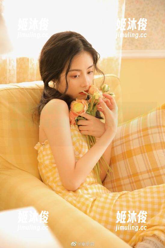 YouMi尤蜜荟-Egg_尤妮丝Egg YouMi尤蜜荟 - 让Egg_尤妮丝Egg棉袜图集点亮你的视觉,下载这份时尚灵感指南!