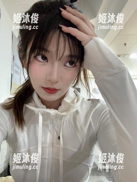 YouMi尤蜜荟-SOLO-尹菲 YouMi尤蜜荟 - 原图精选:SOLO-尹菲美腿写真资源,展现不一样的美女风范