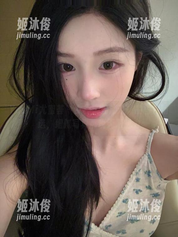 YouMi尤蜜荟-奶油米 YouMi尤蜜荟 - 女神“奶油米”的图包精选,细腻写真展现无限魅力