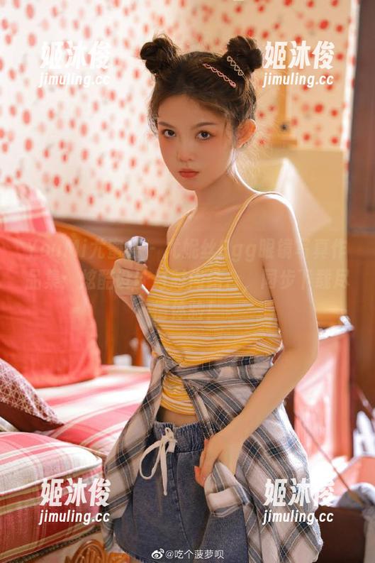 YouMi尤蜜荟-尤妮丝Egg YouMi尤蜜荟 - 尤妮丝Egg眼镜写真作品集:炫酷设计与时尚结合,同步下载尽情体验!