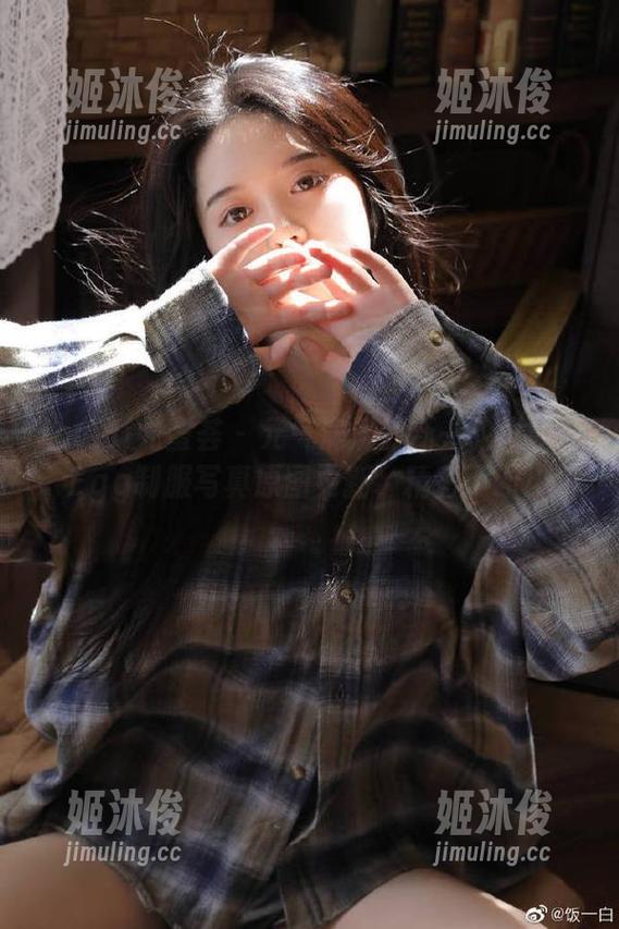 YouMi尤蜜荟-尤妮丝Egg YouMi尤蜜荟 - 元气满满的新一轮尤妮丝Egg制服写真原图更新,精彩不断!
