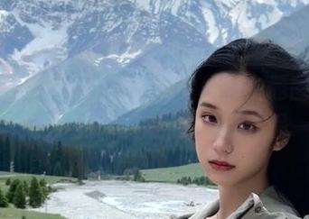 微密圈 – YuYu超甜丫的秘书主题图包，时尚与艺术完美结合的作品