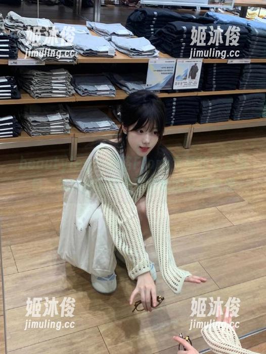 beautyleg-Flora beautyleg - 领略Flora女神的私房图包,体验她在镜头下绽放的真实自我