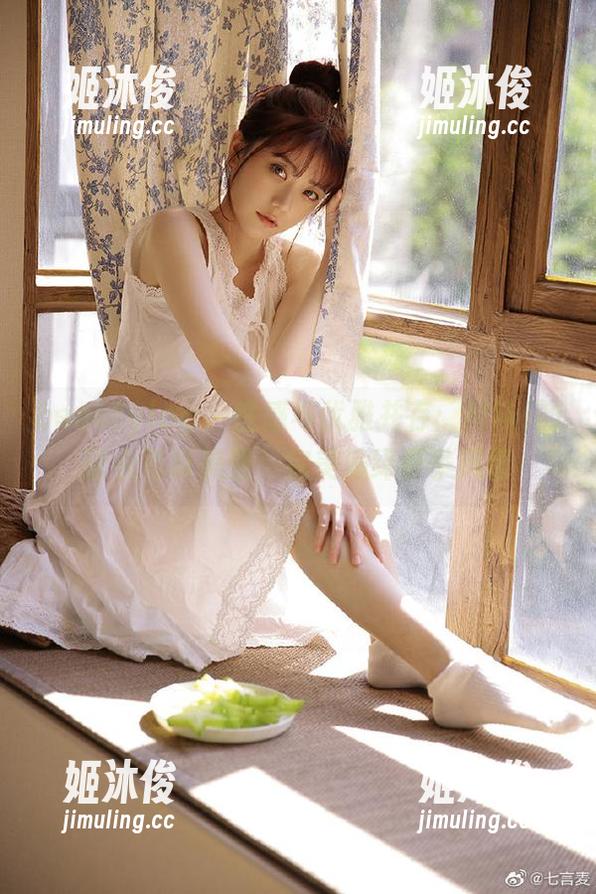 beautyleg-Miki beautyleg - 性感与优雅并存:Miki的泳衣写真美图,完美演绎夏季风情