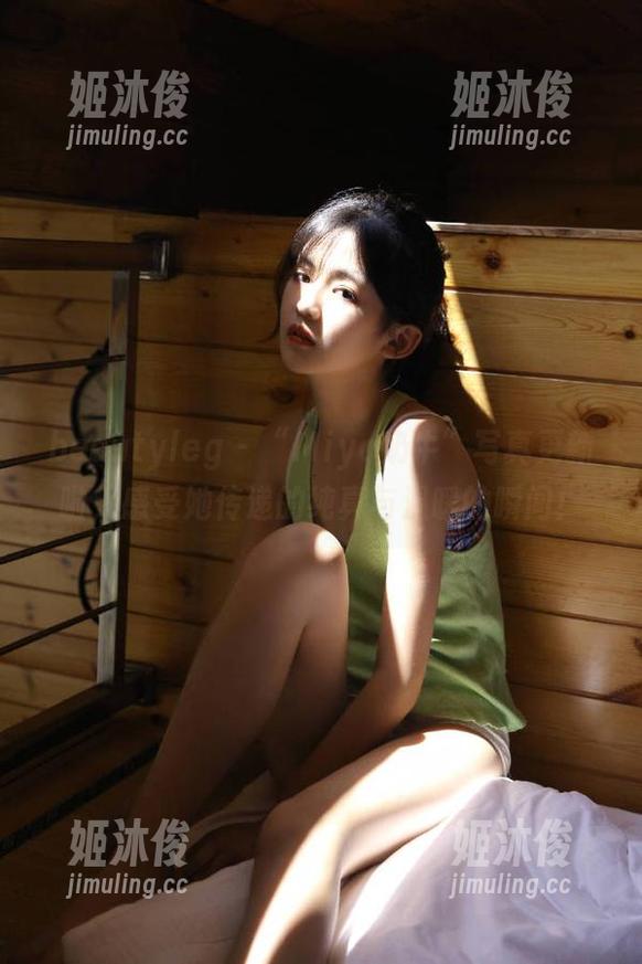 beautyleg - “Miya奶牛”写真更新啦，感受她传递的纯真与温暖的瞬间！