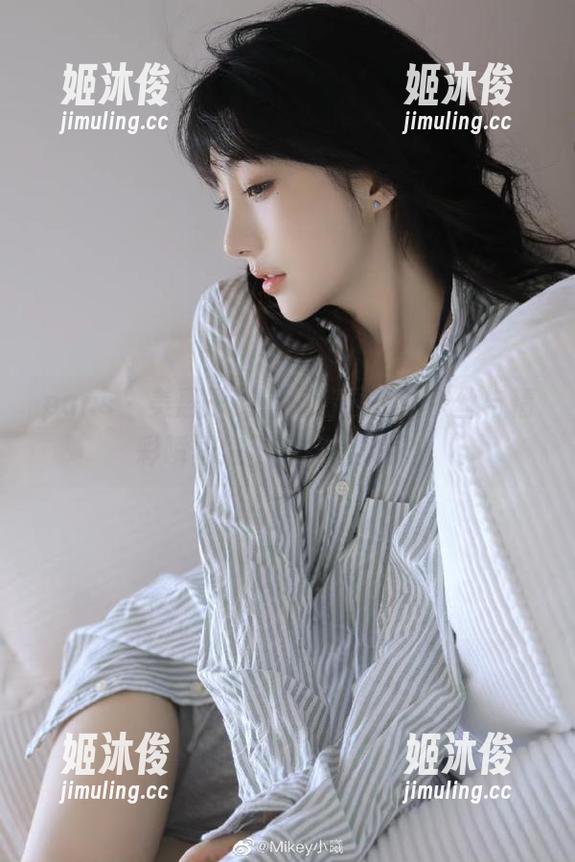 pans-美惠子 pans - 美惠子最新高清图集,灰丝与精彩瞬间擦出怎样的火花?