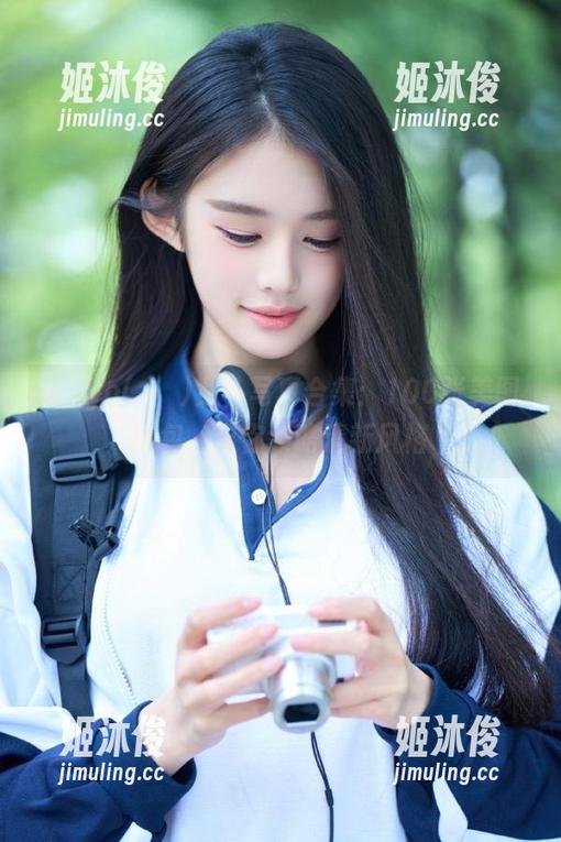 wuyo(우요)女仆写真合集：100张美图图包，带你领略清新风格