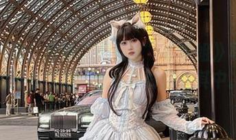 免费下载！感受“不呆猫”《学姐》写真中的青春气息，分享美好尽在其中。