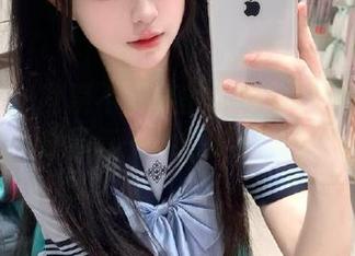 微密圈 – 探索不爱笑的赛琳红色内衣图包，分享每一瞬间的迷人魅力