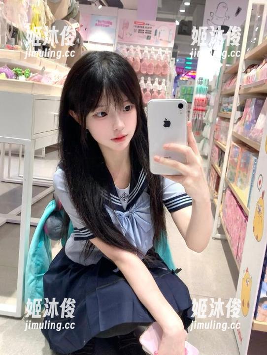 不爱笑的赛琳 微密圈 - 探索不爱笑的赛琳红色内衣图包,分享每一瞬间的迷人魅力