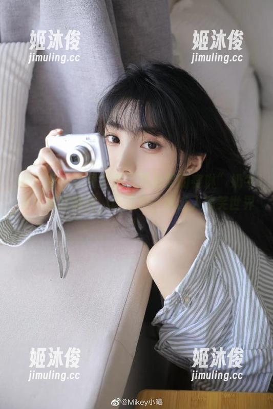 不爱笑的赛琳 微密圈 - 免费发放“不爱笑的赛琳”奶牛女仆写真照片,让我们一起进入搞笑世界!