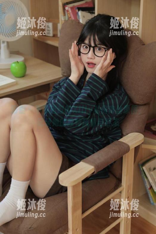 丽柜-xilly 丽柜 - 不可错过的Xilly私房肉丝原图,记录她的独特风情与姿态