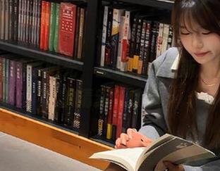 丽柜 – 追逐阳光，发现佳怡最新泳装图集的清新与性感