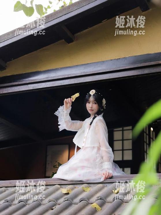 丽柜-安娜 丽柜 - 探索安娜的纯白写真精选,发现那份清新纯粹的美丽艺术
