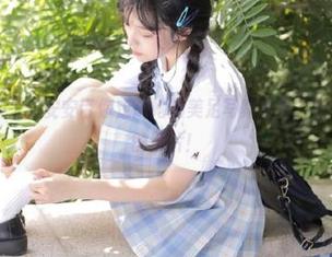 丽柜 – 别傻了！安安带你走进她的美足写真合集，看看那辣眼睛的照片！
