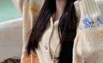 丽柜 – 小智贤粉丝必看：甜丝薯条元素融入的高清写真集带来的视觉享受