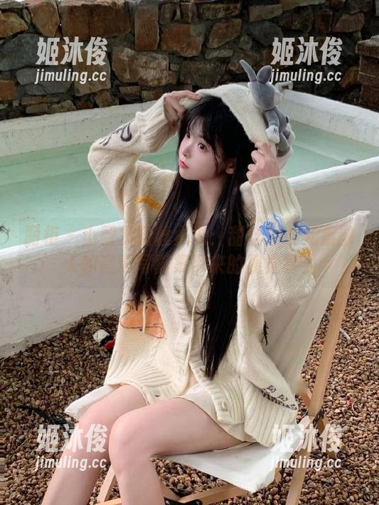 丽柜-小智贤 丽柜 - 小智贤粉丝必看:甜丝薯条元素融入的高清写真集带来的视觉享受