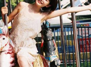 丽柜 – 经典精致的毛衣，敏儿个人高清壁纸写真带来的时尚体验